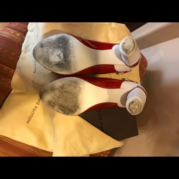 COPY - LV red and white linen and leather pumps. - Picture 3 of 6